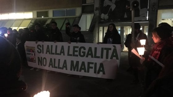 Incendiato ingresso del Comune a Monte Sant’Angelo, poche ore dopo la marcia antimafia