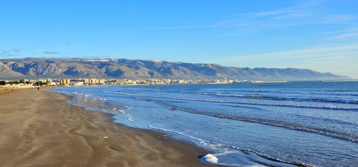 Manfredonia, volontari ripuliscono le spiagge di Siponto