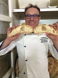 Ignobile furto al centro per anziani di Monte, titolare forno dona una nuova TV agli ospiti della struttura Ignobile furto al centro per anziani di Monte, titolare forno dona una nuova TV agli ospiti della struttura