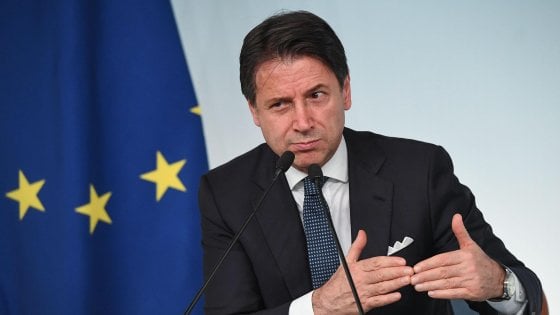 Giuseppe Conte, il premier a Foggia per sottoscrivere il Contratto di Sviluppo