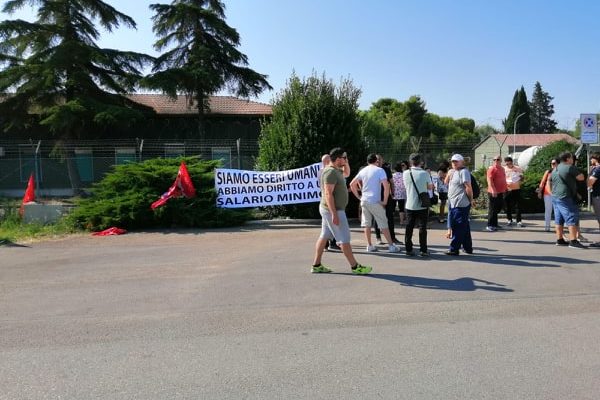 AEROPORTO AMENDOLA, IN SCIOPERO I DIPENDENTI DELLA DITTA DI PULIZIA