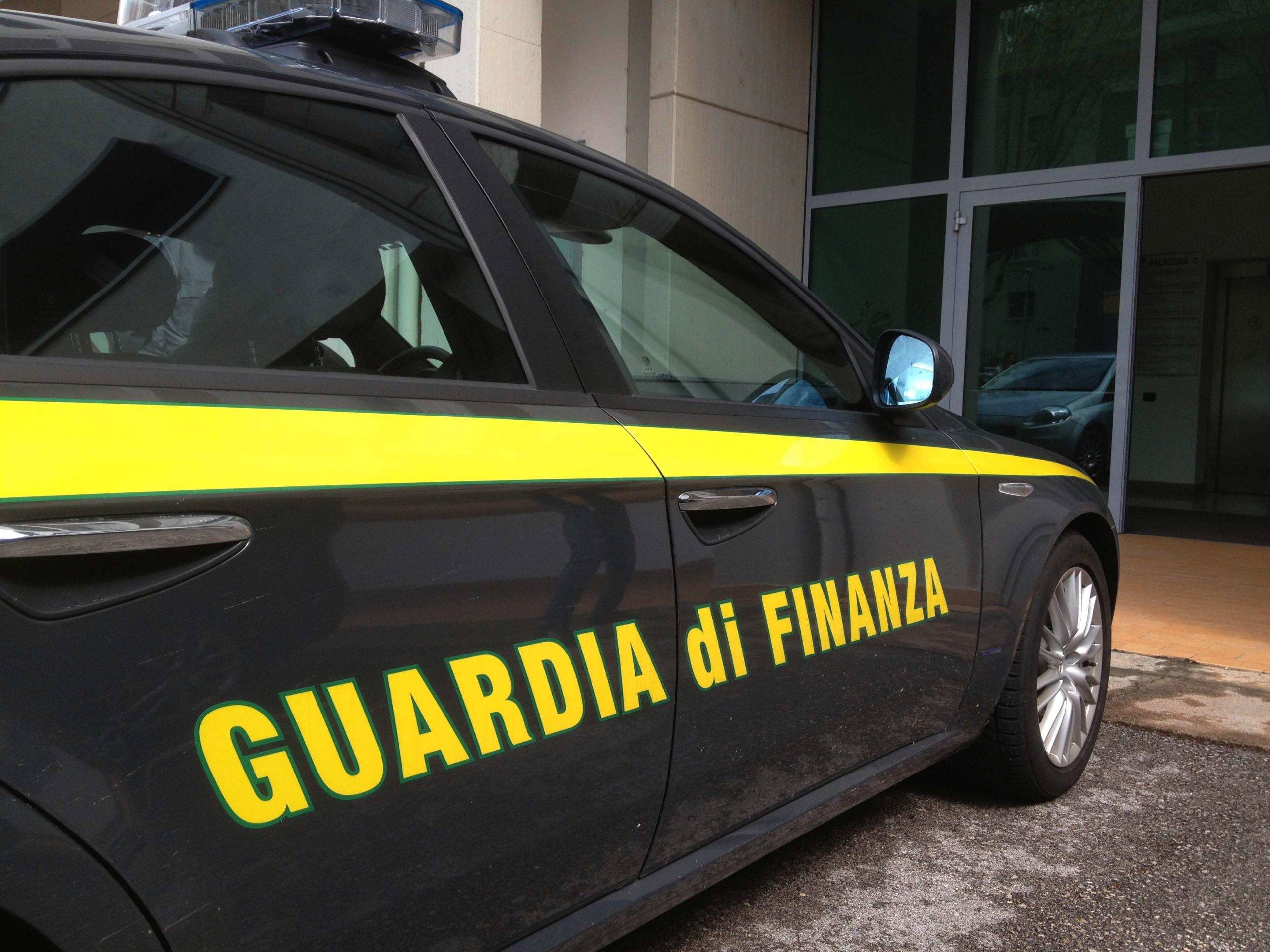 Coronavirus Foggia: attività commerciali e circoli aperti, denunciati 56 soggetti „